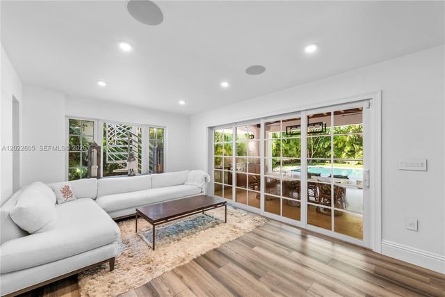 5236 Pine Tree Dr, Miami Beach, FL 33140