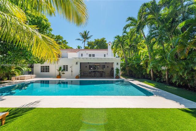 5236 Pine Tree Dr, Miami Beach, FL 33140