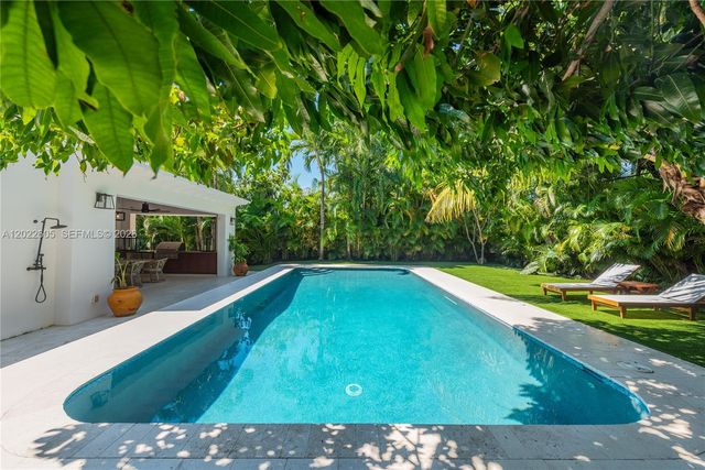 5236 Pine Tree Dr, Miami Beach, FL 33140
