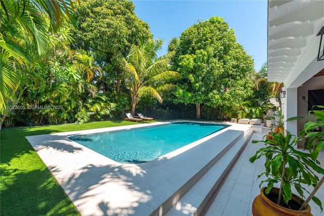 5236 Pine Tree Dr, Miami Beach, FL 33140