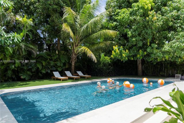 5236 Pine Tree Dr, Miami Beach, FL 33140