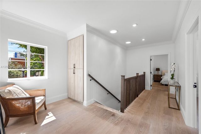 5236 Pine Tree Dr, Miami Beach, FL 33140