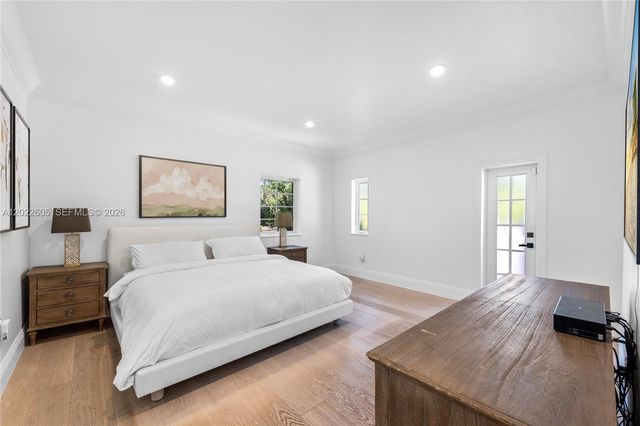 5236 Pine Tree Dr, Miami Beach, FL 33140