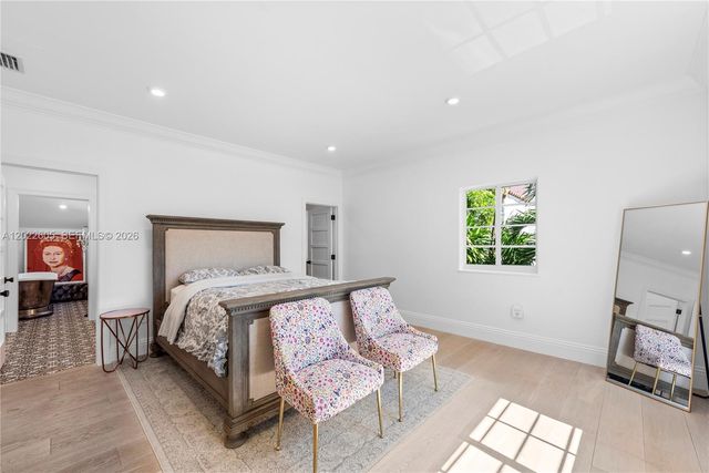 5236 Pine Tree Dr, Miami Beach, FL 33140