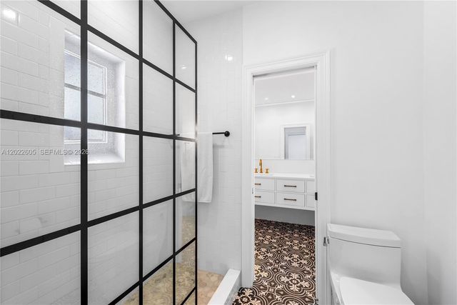 5236 Pine Tree Dr, Miami Beach, FL 33140