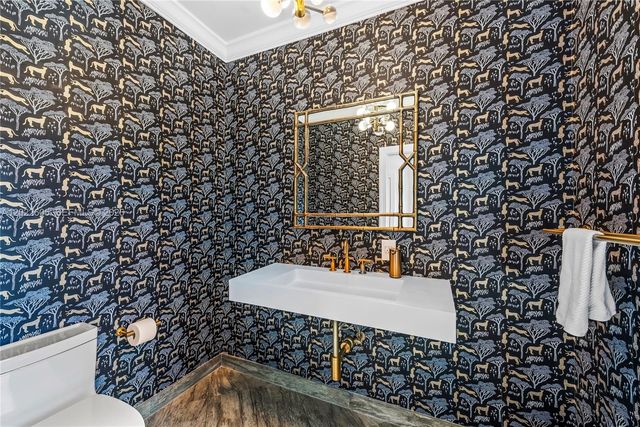 5236 Pine Tree Dr, Miami Beach, FL 33140