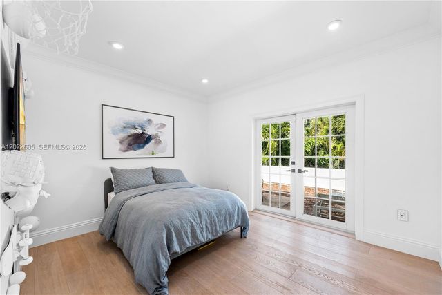 5236 Pine Tree Dr, Miami Beach, FL 33140