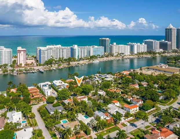 5236 Pine Tree Dr, Miami Beach, FL 33140