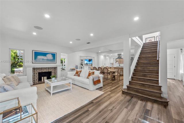 5236 Pine Tree Dr, Miami Beach, FL 33140