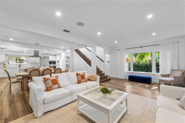 5236 Pine Tree Dr, Miami Beach, FL 33140