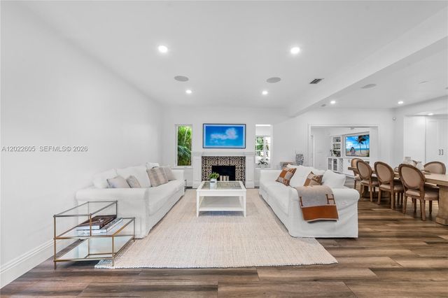 5236 Pine Tree Dr, Miami Beach, FL 33140