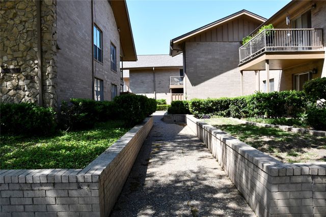 11338 Park Central Place E, Dallas, TX 75230