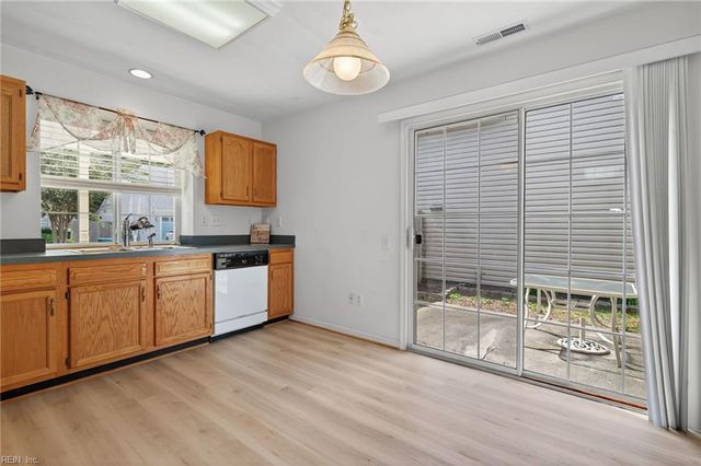 1112 Lady Ashley DR, Chesapeake, VA 23320