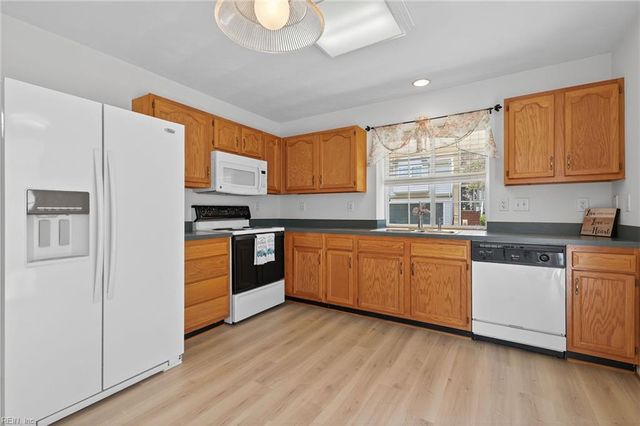 1112 Lady Ashley DR, Chesapeake, VA 23320