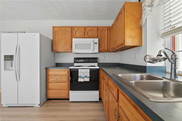 1112 Lady Ashley DR, Chesapeake, VA 23320