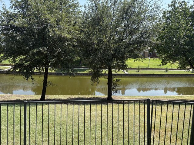 308 Riverwalk Lane, Irving, TX 75063