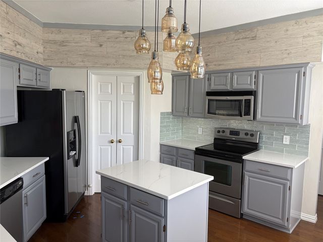 308 Riverwalk Lane, Irving, TX 75063