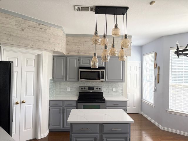 308 Riverwalk Lane, Irving, TX 75063