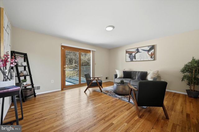 6511 CARRIAGE DR, Alexandria, VA 22310