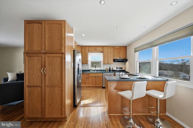 6511 CARRIAGE DR, Alexandria, VA 22310