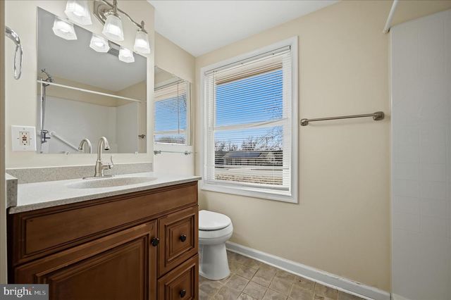 6511 CARRIAGE DR, Alexandria, VA 22310