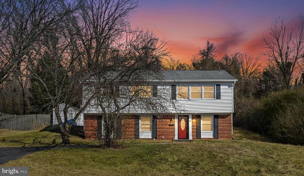 6511 CARRIAGE DR, Alexandria, VA 22310