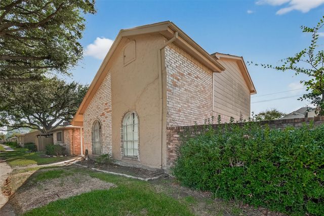 13175 Clarewood Drive, Houston, TX 77072