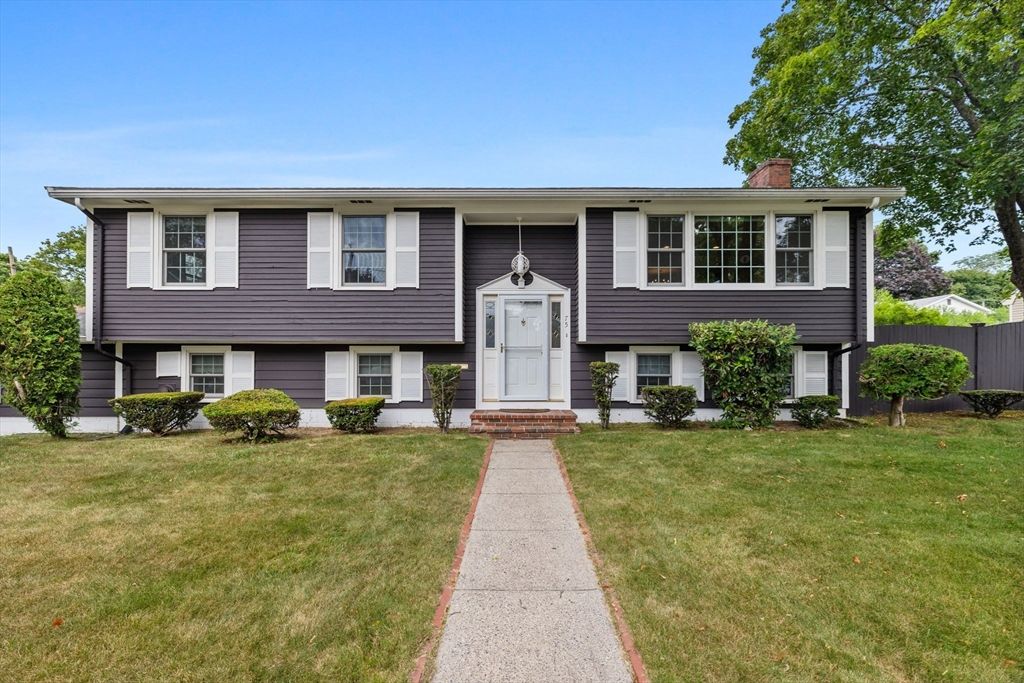 75 Trull Ln, Lowell, MA 01852