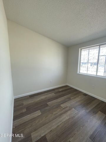 312 GRAPHITE Drive, El Paso, TX 79932