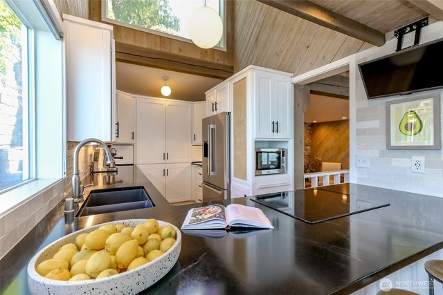 4806 Tok a Lou Avenue NE, Tacoma, WA 98422
