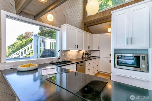 4806 Tok a Lou Avenue NE, Tacoma, WA 98422