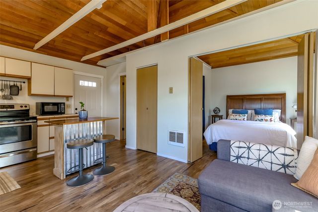 4806 Tok a Lou Avenue NE, Tacoma, WA 98422