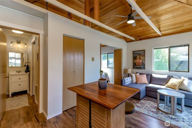 4806 Tok a Lou Avenue NE, Tacoma, WA 98422