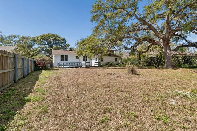 2027 PARK STREET N, St Petersburg, FL 33710