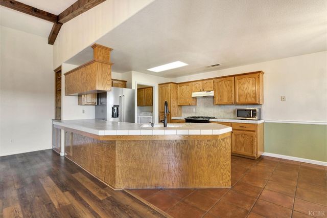 2059 Saratoga Place, Hanford, CA 93230