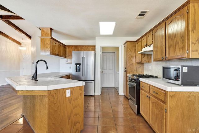 2059 Saratoga Place, Hanford, CA 93230