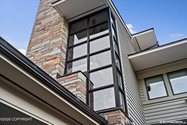 9900 Hillhaven Circle, Anchorage, AK 99507