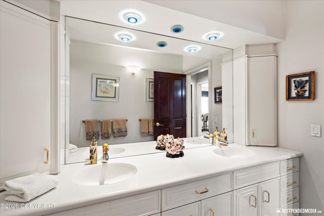 9900 Hillhaven Circle, Anchorage, AK 99507