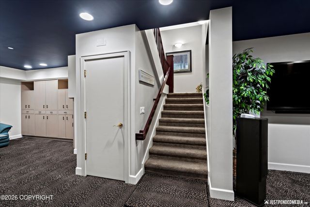 9900 Hillhaven Circle, Anchorage, AK 99507