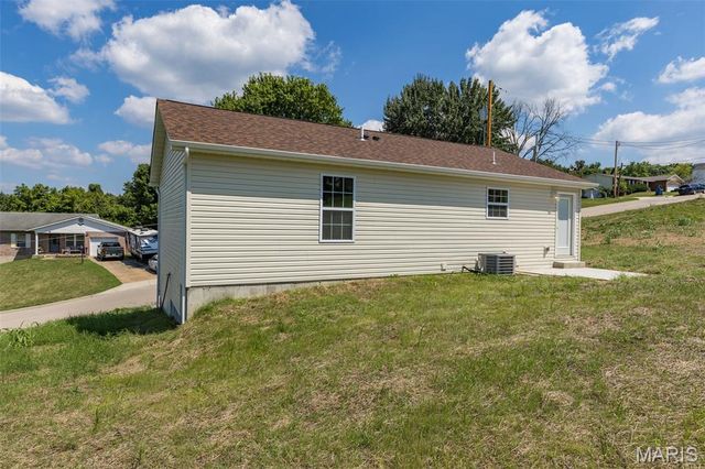 812 Kennett St, De Soto, MO 63020