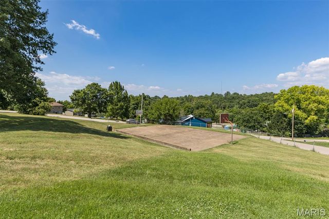 812 Kennett St, De Soto, MO 63020