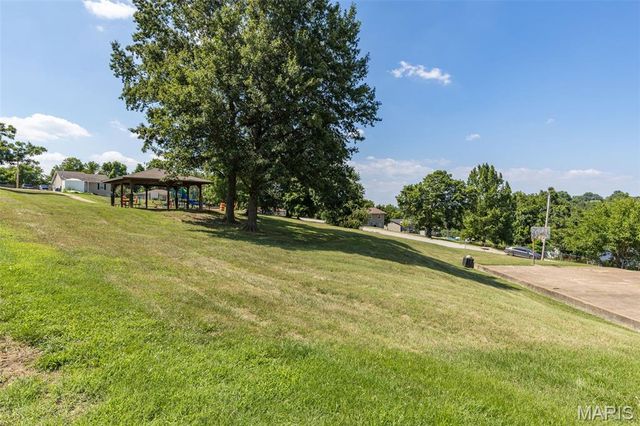 812 Kennett St, De Soto, MO 63020