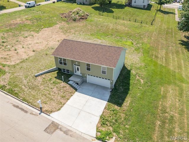 812 Kennett St, De Soto, MO 63020