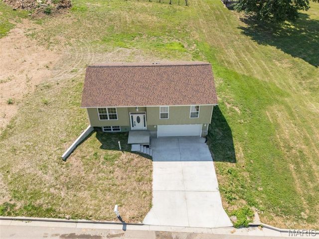 812 Kennett St, De Soto, MO 63020