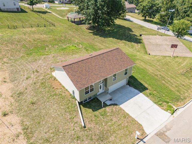 812 Kennett St, De Soto, MO 63020