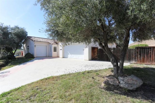 1639 Kleck, Paso Robles, CA 93446