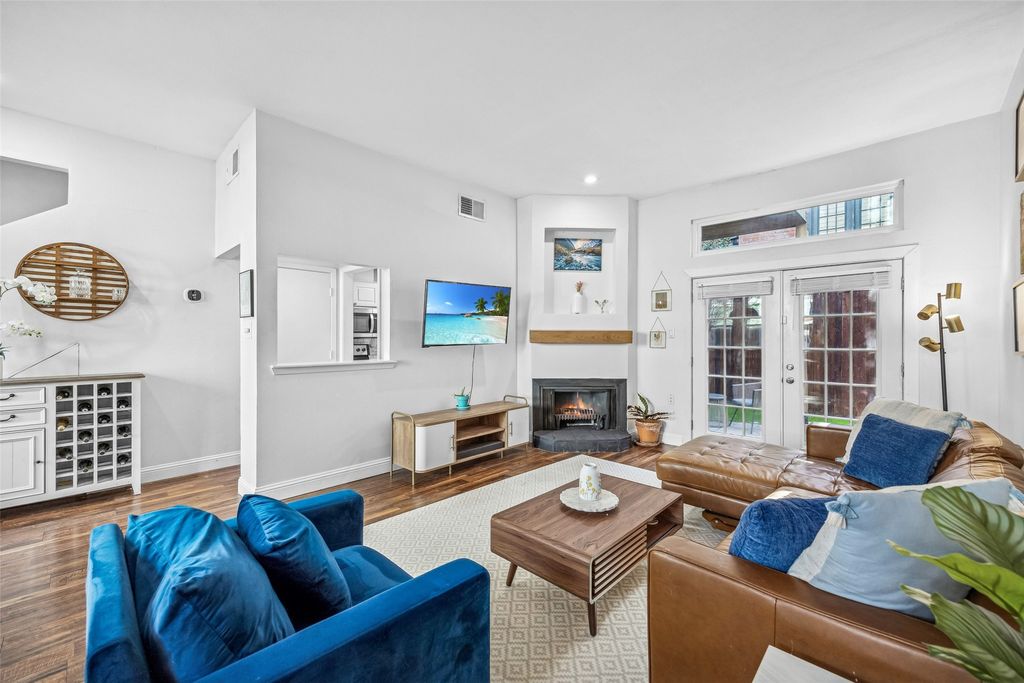 4006 Holland Avenue A, Dallas, TX 75219