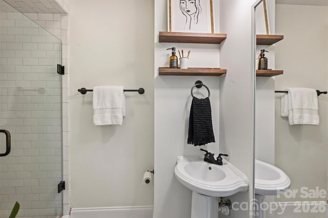 1611 Tippah Park Court, Charlotte, NC 28205