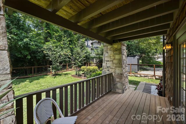1611 Tippah Park Court, Charlotte, NC 28205