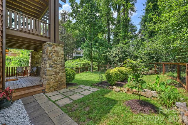 1611 Tippah Park Court, Charlotte, NC 28205